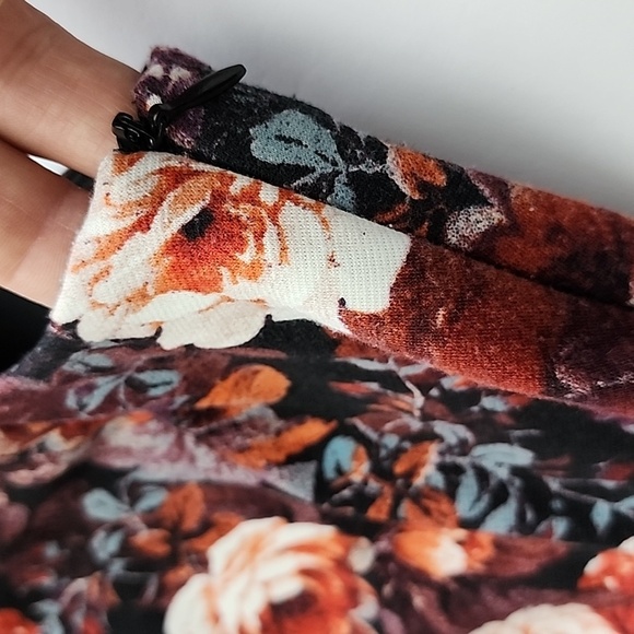 London Times Red Black Cream  Floral Print Sheath Dress Capped Sleeves Size 4 - Picture 7 of 15